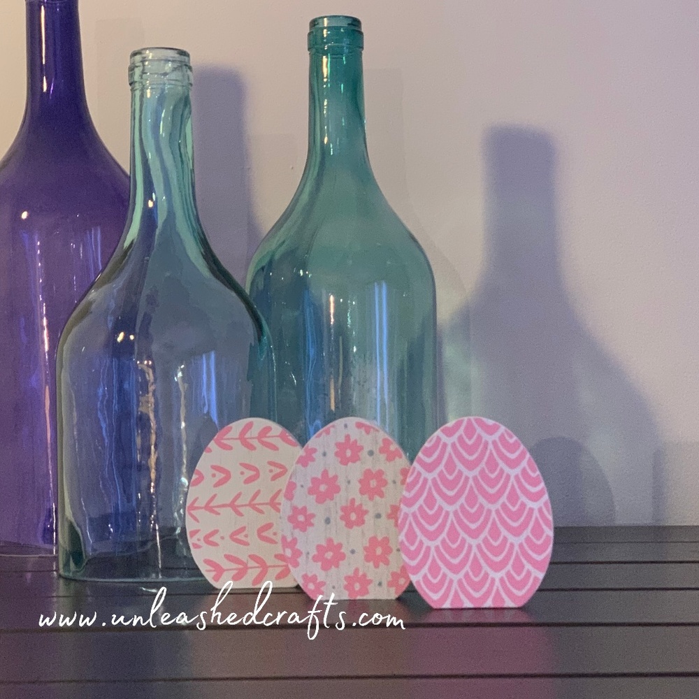 Wooden Easter Egg with Scallop Design Home Decor